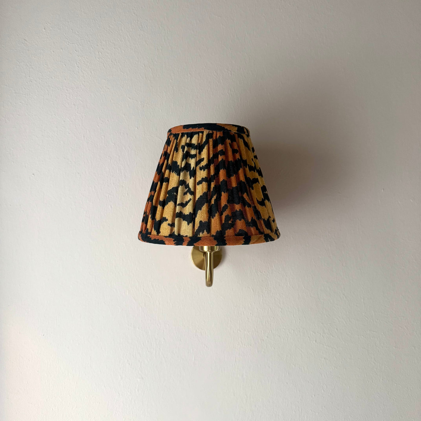 Poppy wall light tiger