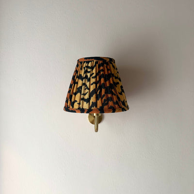 Poppy wall light tiger