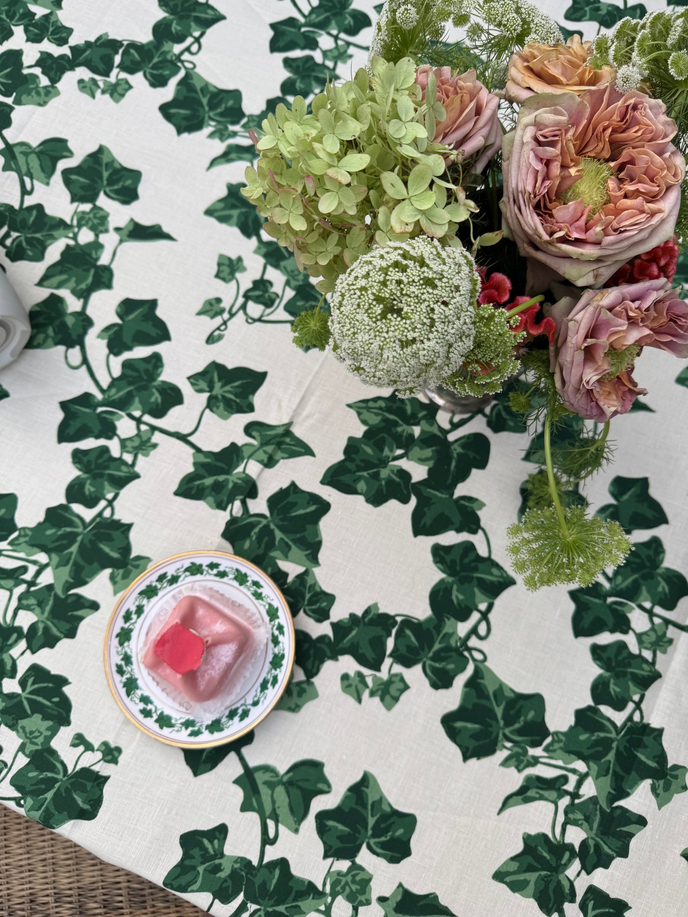 Maisie tablecloth Green Ivy 350 x 150 cm