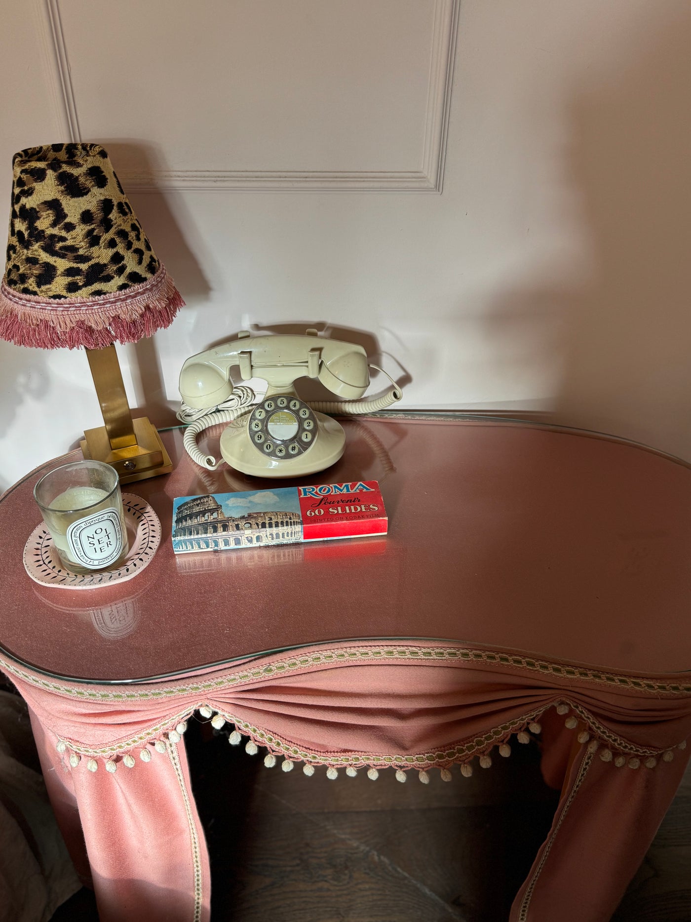 Philia tablelamp with leopard fringe lampshade