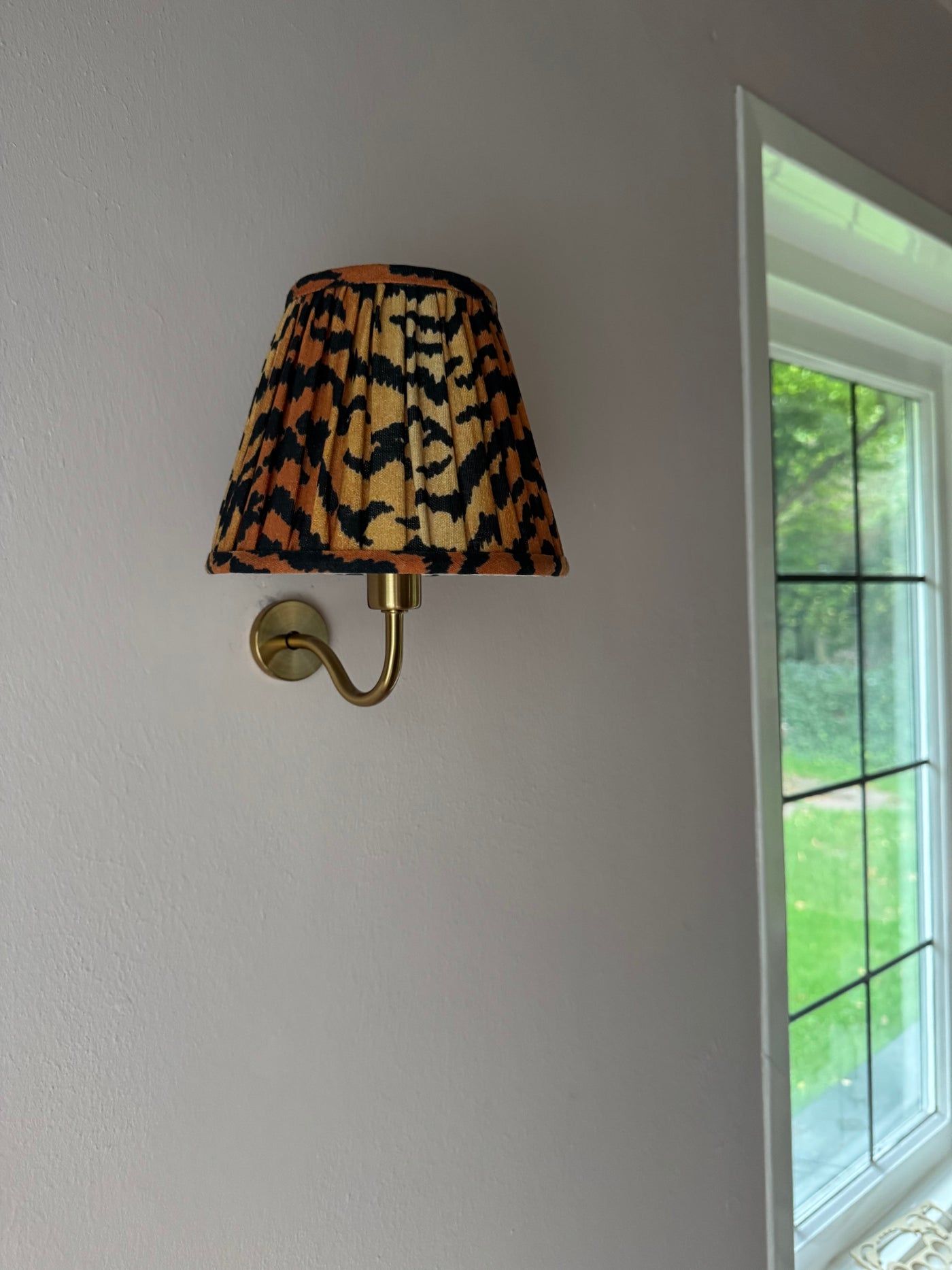 Poppy wall light tiger