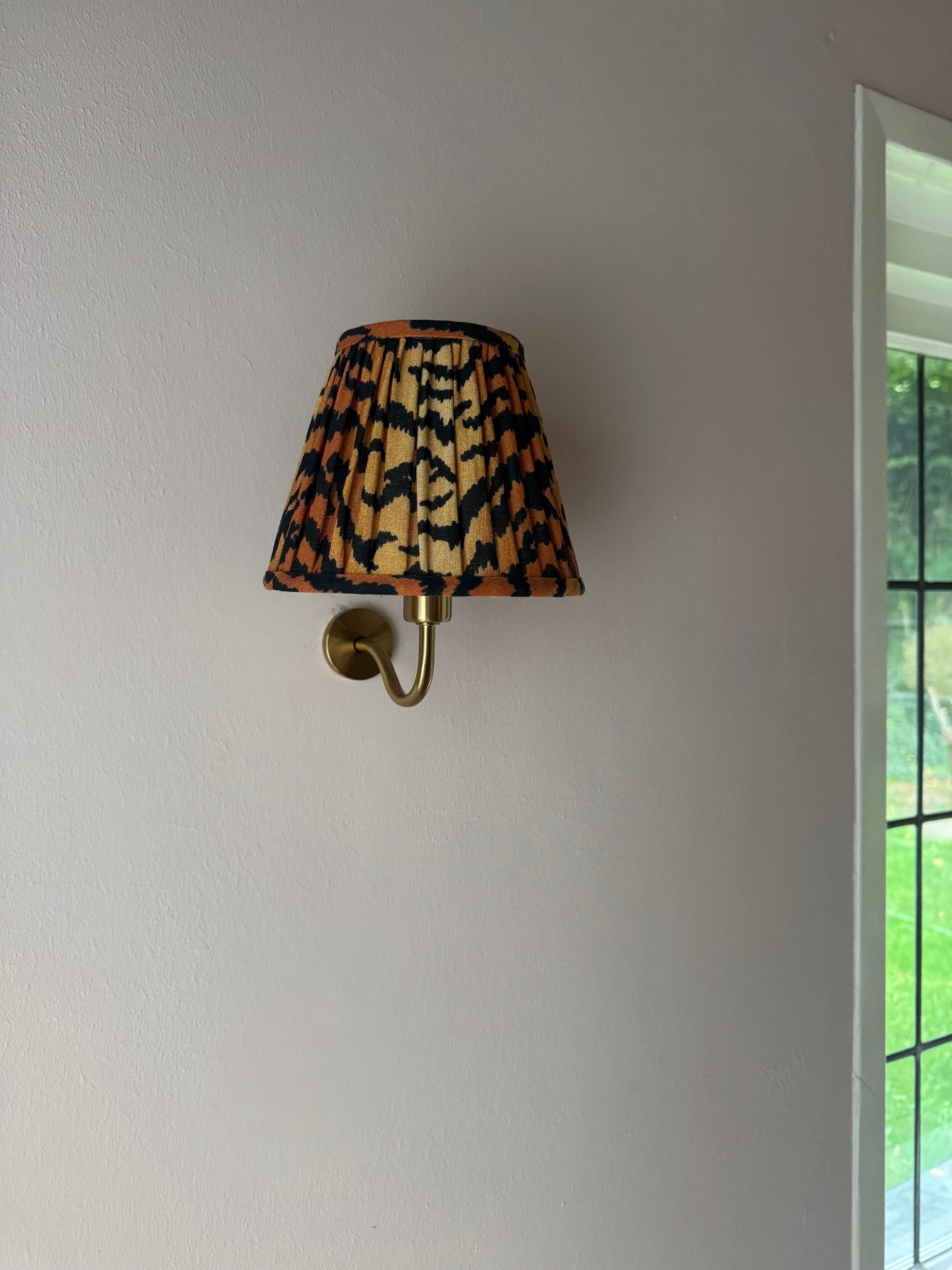Poppy wall light tiger