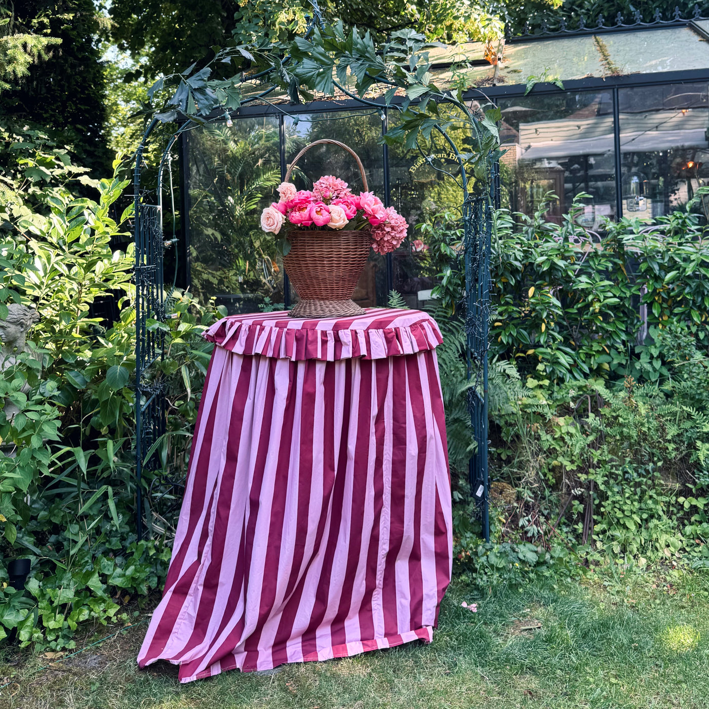 High party tablecloth red/pink stripe