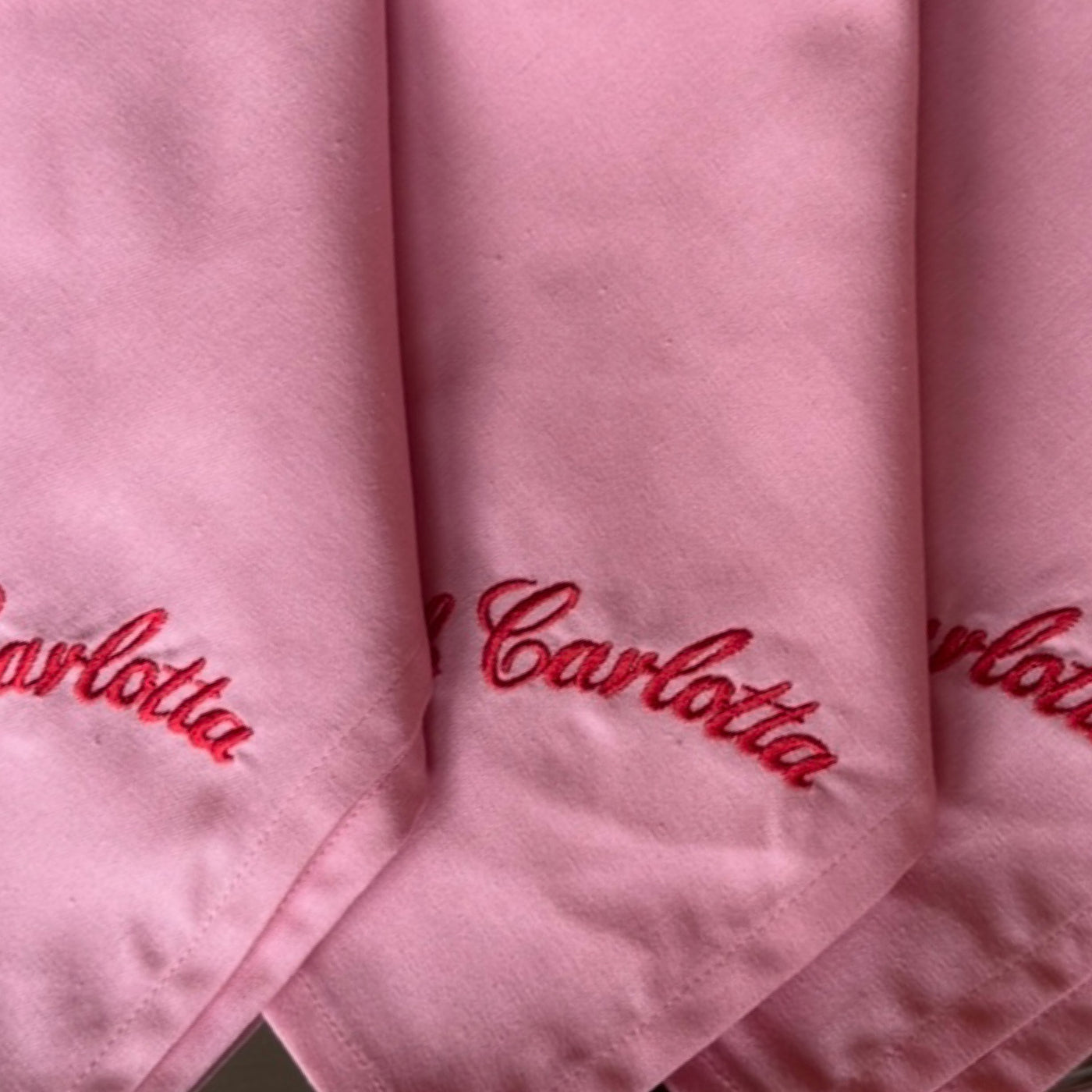 Set of 2 embroidered Club Carlotta napkins
